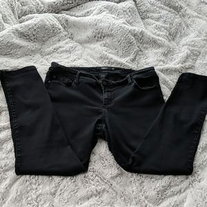 Curvy black denim skinny jean